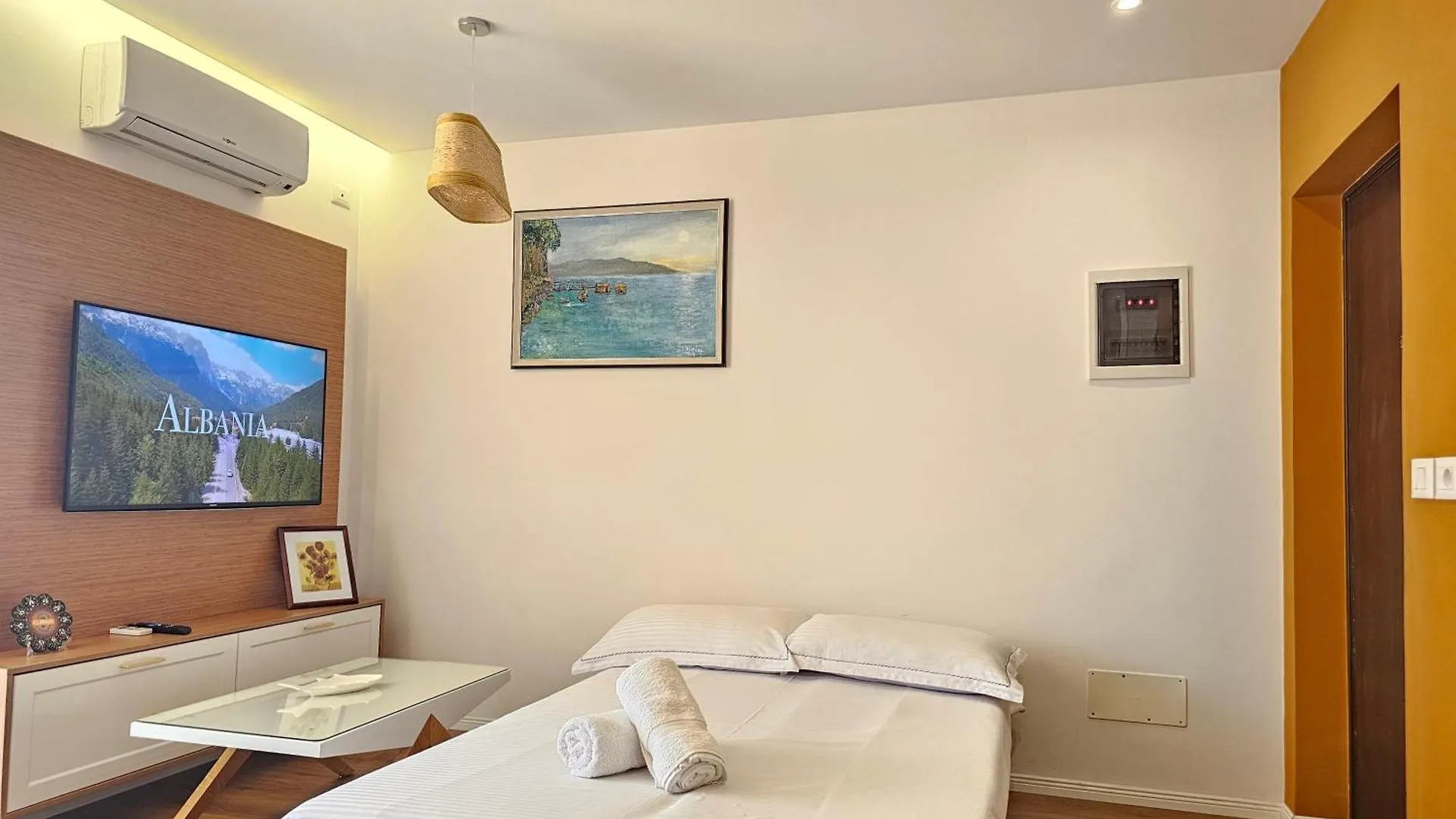 Bohemian Apt, Beachfront & Family Friendly - By Beta Premium Golem  0*, Golem (Tirana)